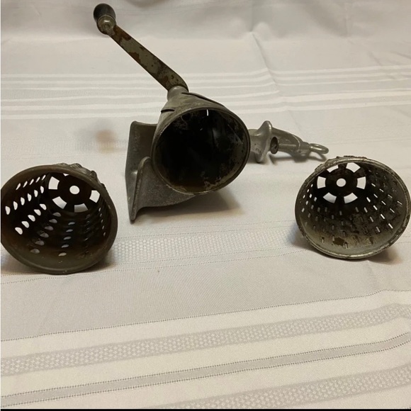 Vintage  Griscer Deluxe All- Purpose Clamp On Manual Food Processor - Picture 2 of 4